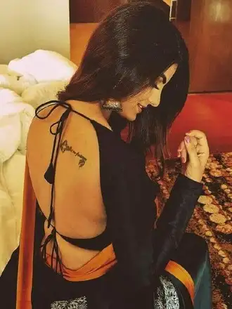 Sexy housewife escort in Lucknow